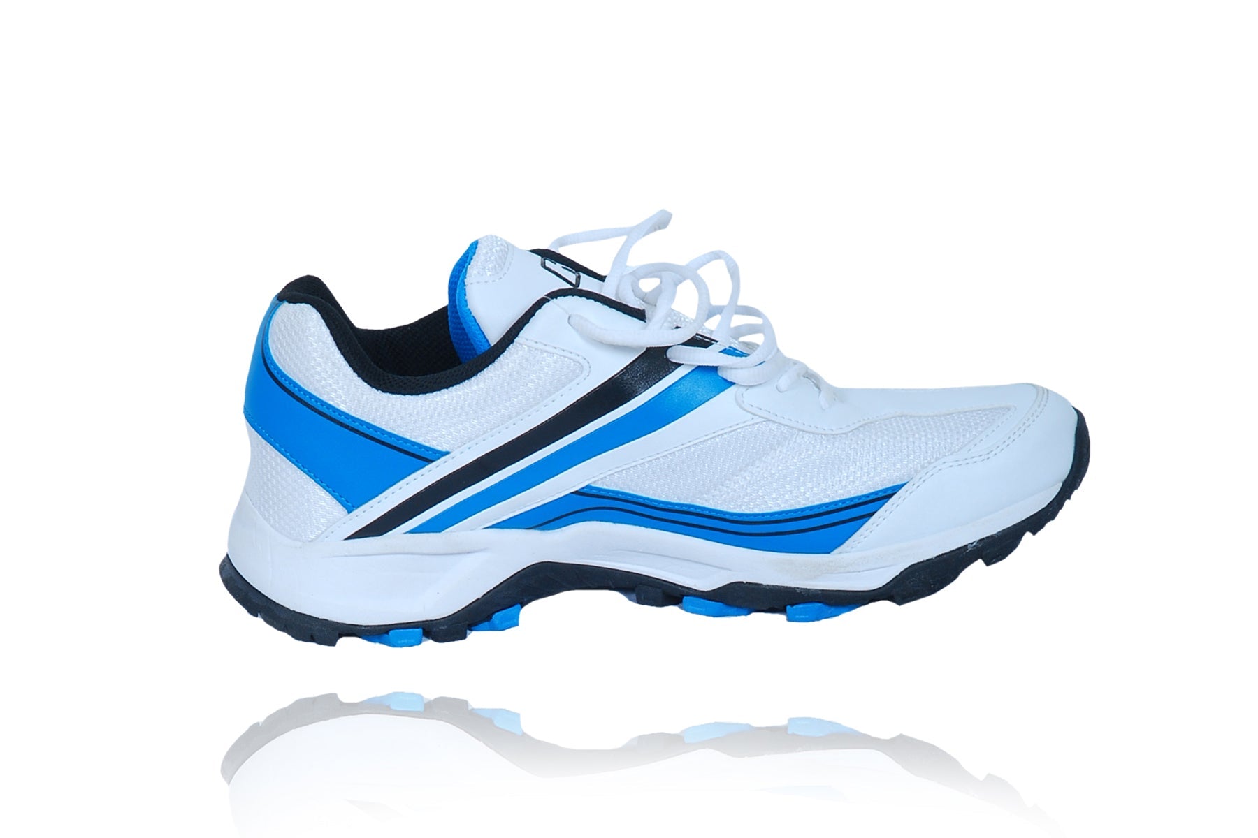HS Core-5 shoes, lightweight cricket shoes for performance with breathable design and enhanced traction.