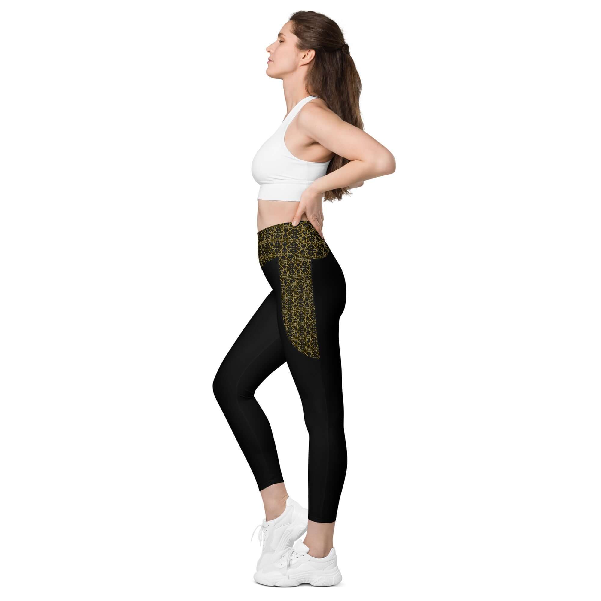 Yoga leggings with pockets in black and gold, perfect for workouts and everyday wear.