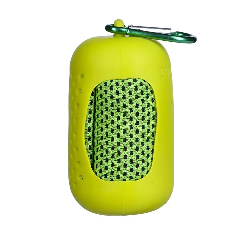 Fitness Essentials microfiber ice towel, quick-drying and cooling, ideal for outdoor sports and fitness activities.